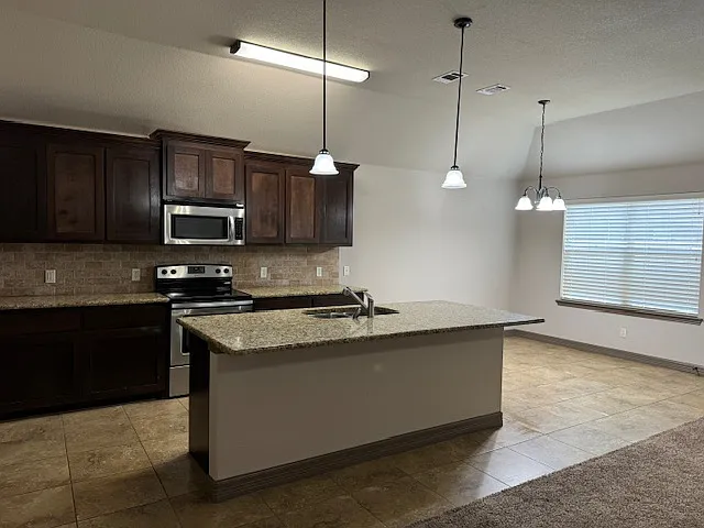 121 Comanche - 1 — Photo 2