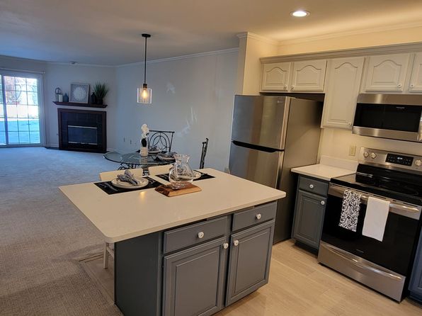 N17W26873 E Fieldhack Dr UNIT C, Pewaukee, WI 53072