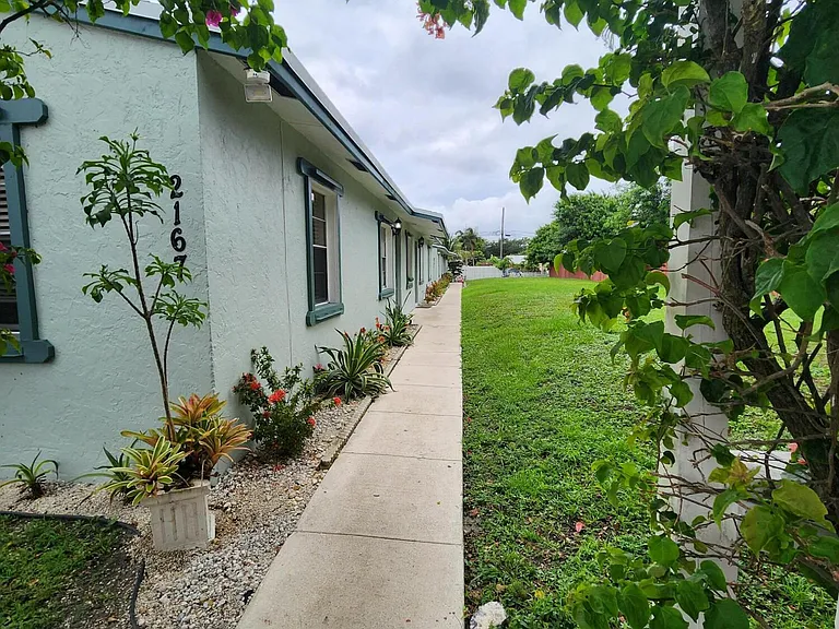 2167 Laura Ln #A — Photo 7