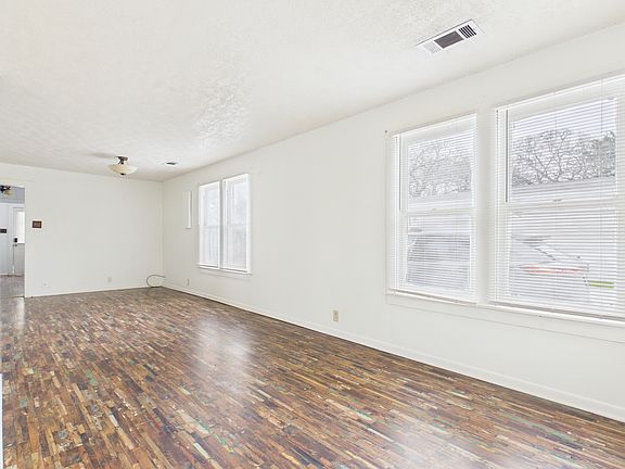 4th image of 138 Watson St
