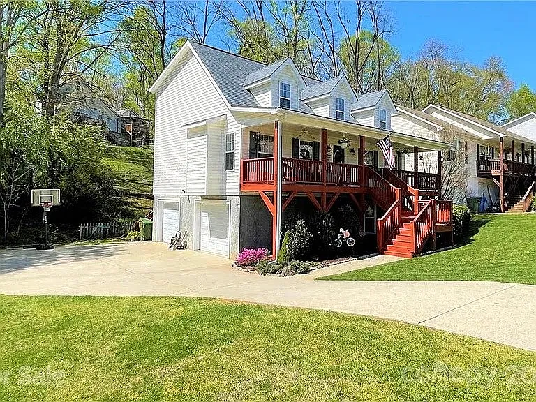 17 Grove Garden Ave — Photo 2