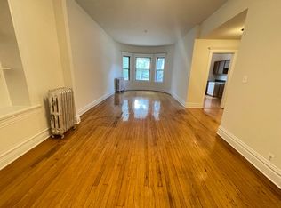 668 W Sheridan Rd #1, Chicago, IL 60613