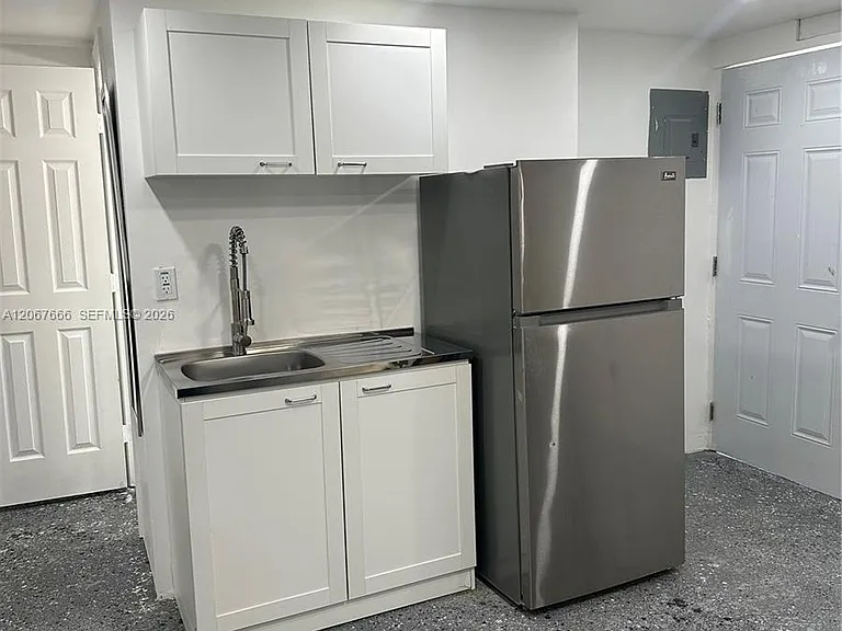 1725 NW 9th Ave #STUDIO — Photo 10