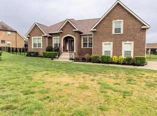 2250 London Ln, Greenbrier, TN 37073