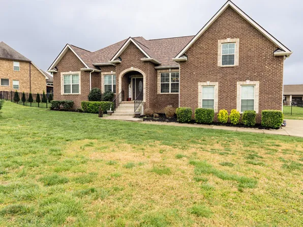 2250 London Ln, Greenbrier, TN 37073