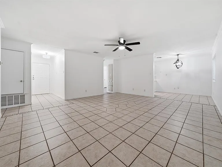 1913 Denfield Dr — Photo 5