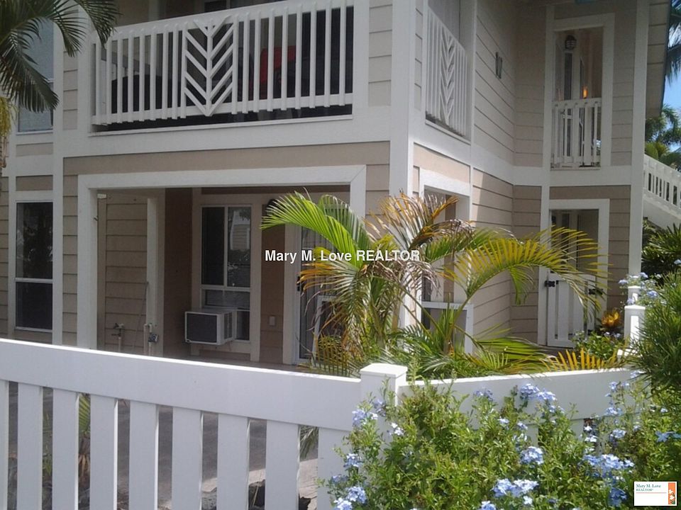 1st image of 75-6081 Alii Dr #103