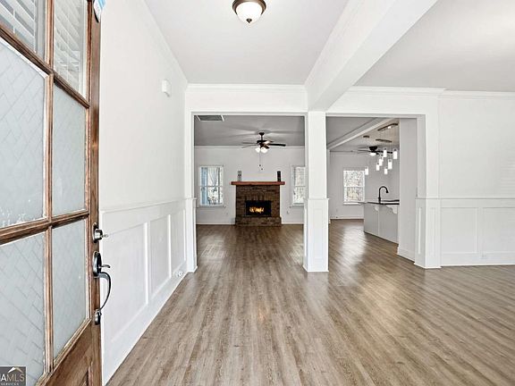5th image of 95 Hawthorn Ln
