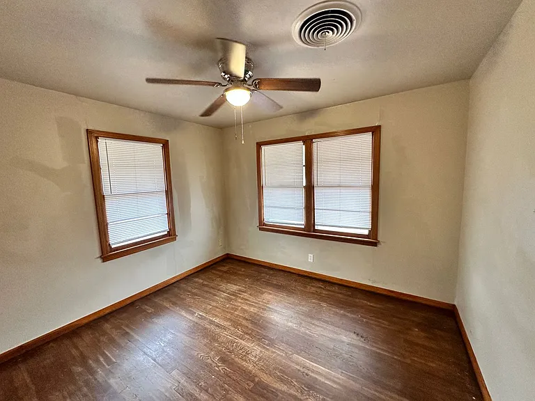 1908 Currie Ln — Photo 6