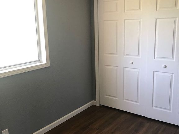 3rd image of 1300 N Oak St APT 16