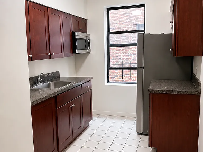 225 E 202nd St #3B — Photo 3