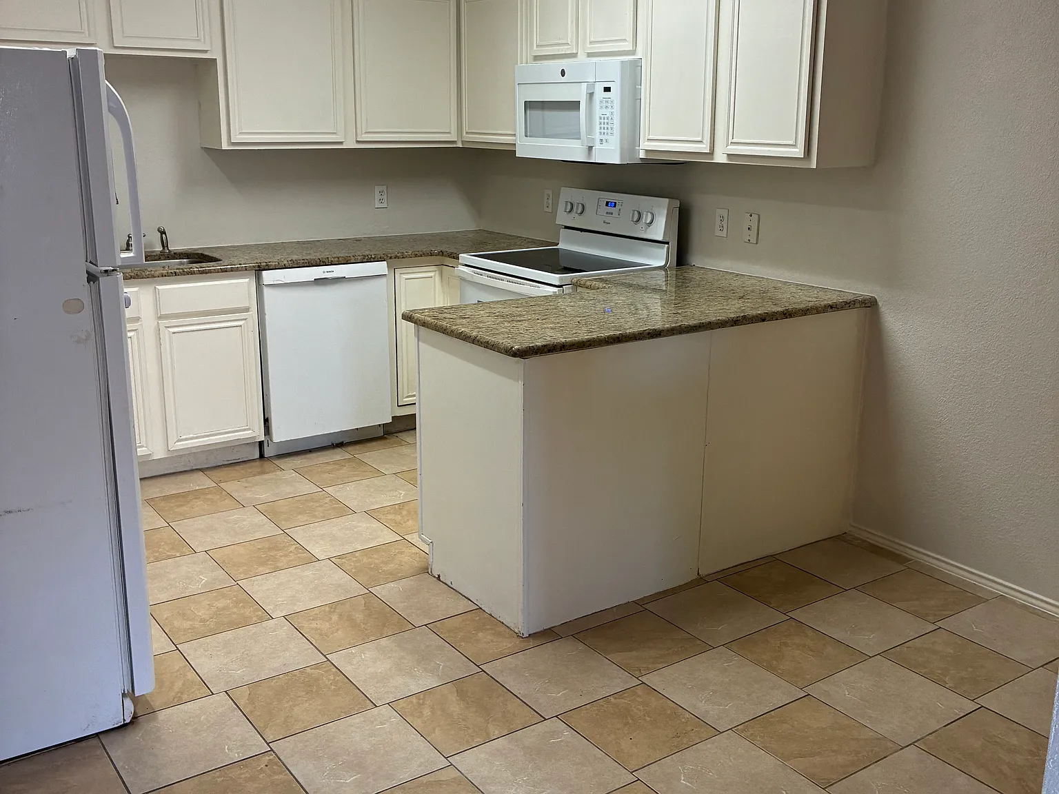 3 bed, 1645 sqft, $1,600 — Photo 4