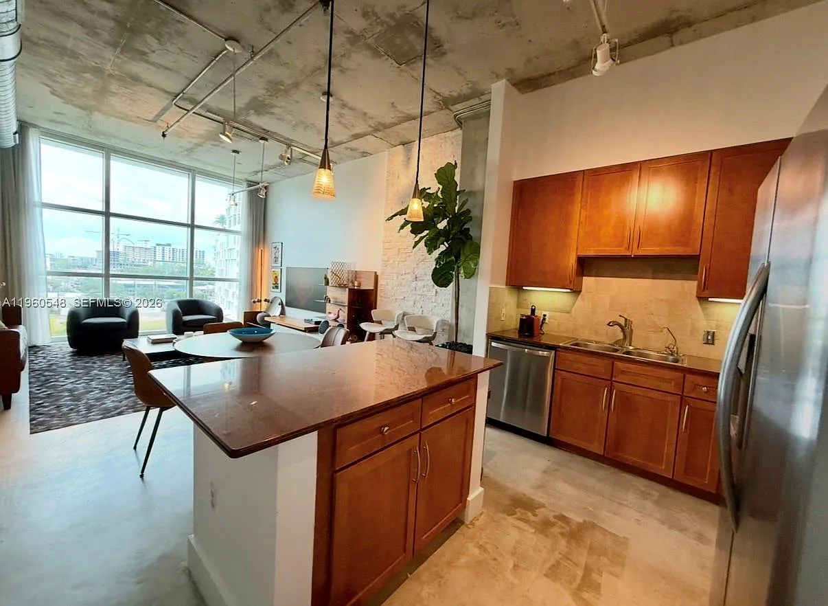 Cite Condo — Photo 3