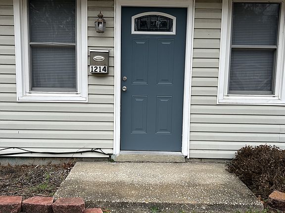 2nd image of 1214 Davis St