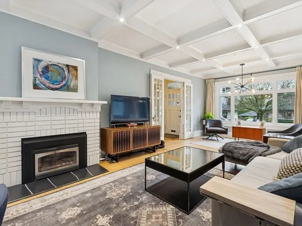 2075 W 48th Ave, Vancouver, BC V6M 2P4