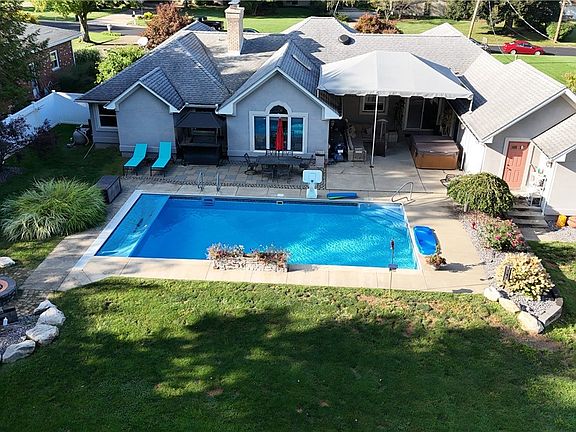 2nd image of 1348 Saint Albans Dr