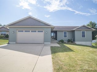 1617 Meadow Ridge Ct, Anamosa, IA 52205