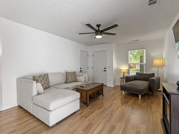 3rd image of 2544 Sonar St