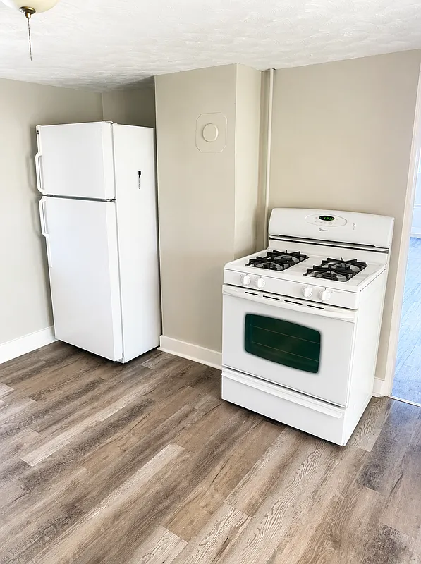 2 bed, 1.0 bath, $1,300 — Photo 4