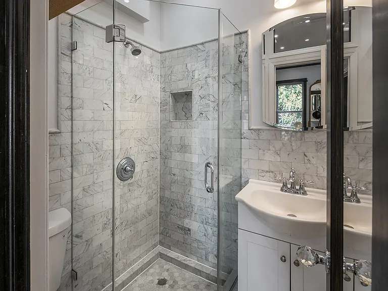 409 Madison St #2R — Photo 8