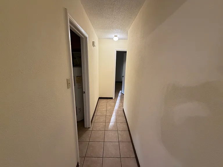 2104 Colonial Dr — Photo 8