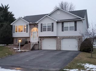 473 Franklin Square Dr, Chambersburg, PA