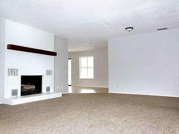 5th image of 3001 Belmont Dr