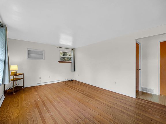 5th image of 7155 Carolina St