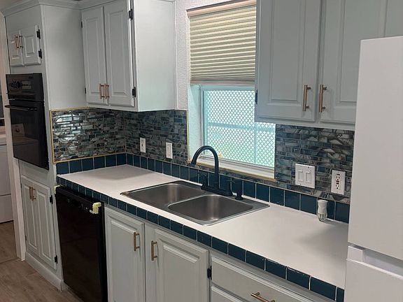 5th image of 3869 Southwind Dr