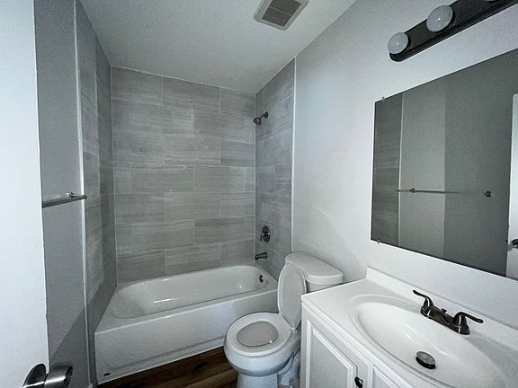 4th image of 1810-1834 C Ave #1826-F
