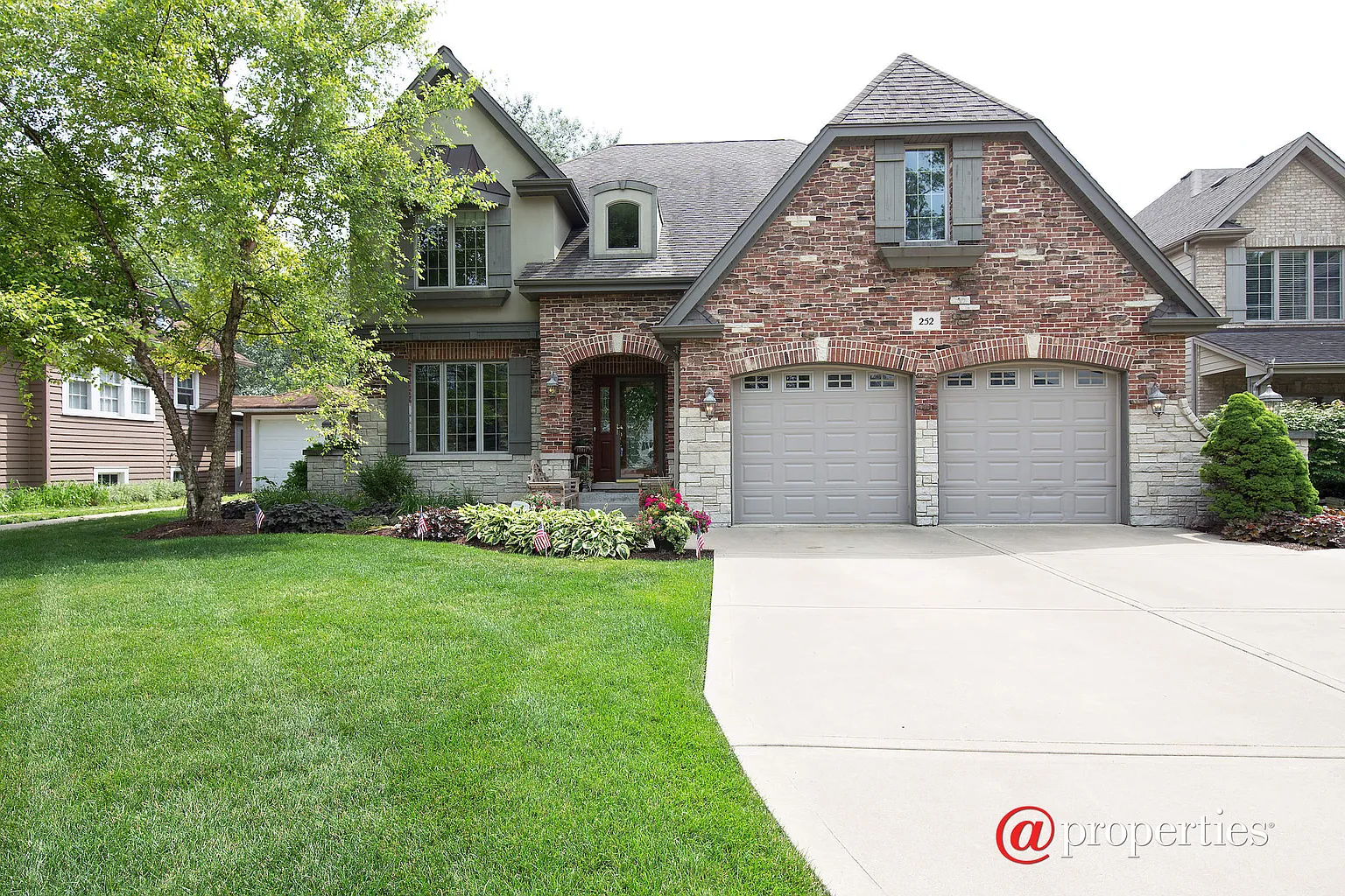 252 E Crescent Ave photo 1