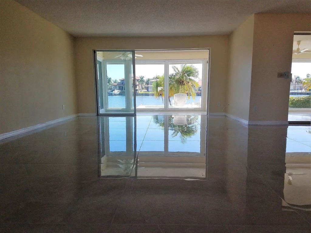 2507 Bayshore Dr - 1 — Photo 2