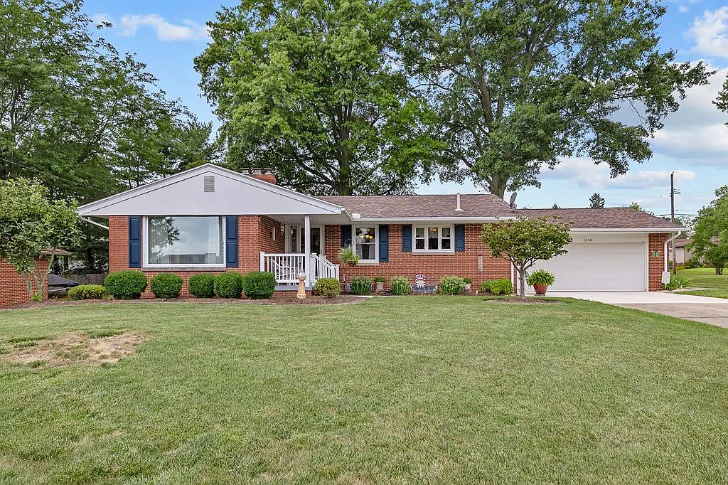 1136 Laurelwood Rd photo 1