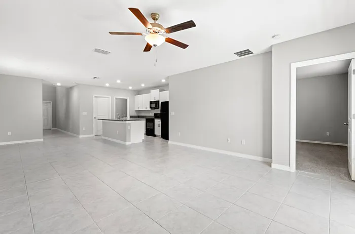 5 bed, 2.5 bath, 2389 sqft, $2,550 — Photo 4