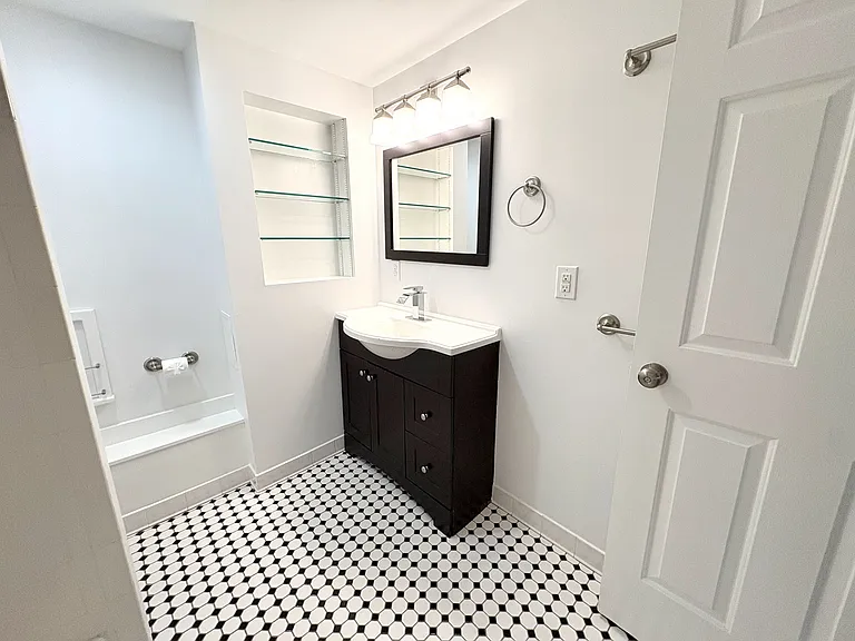 2807 Ashland St — Photo 19