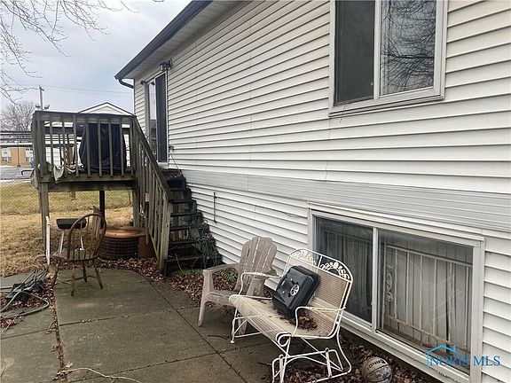 4th image of 391 Woodland Ave