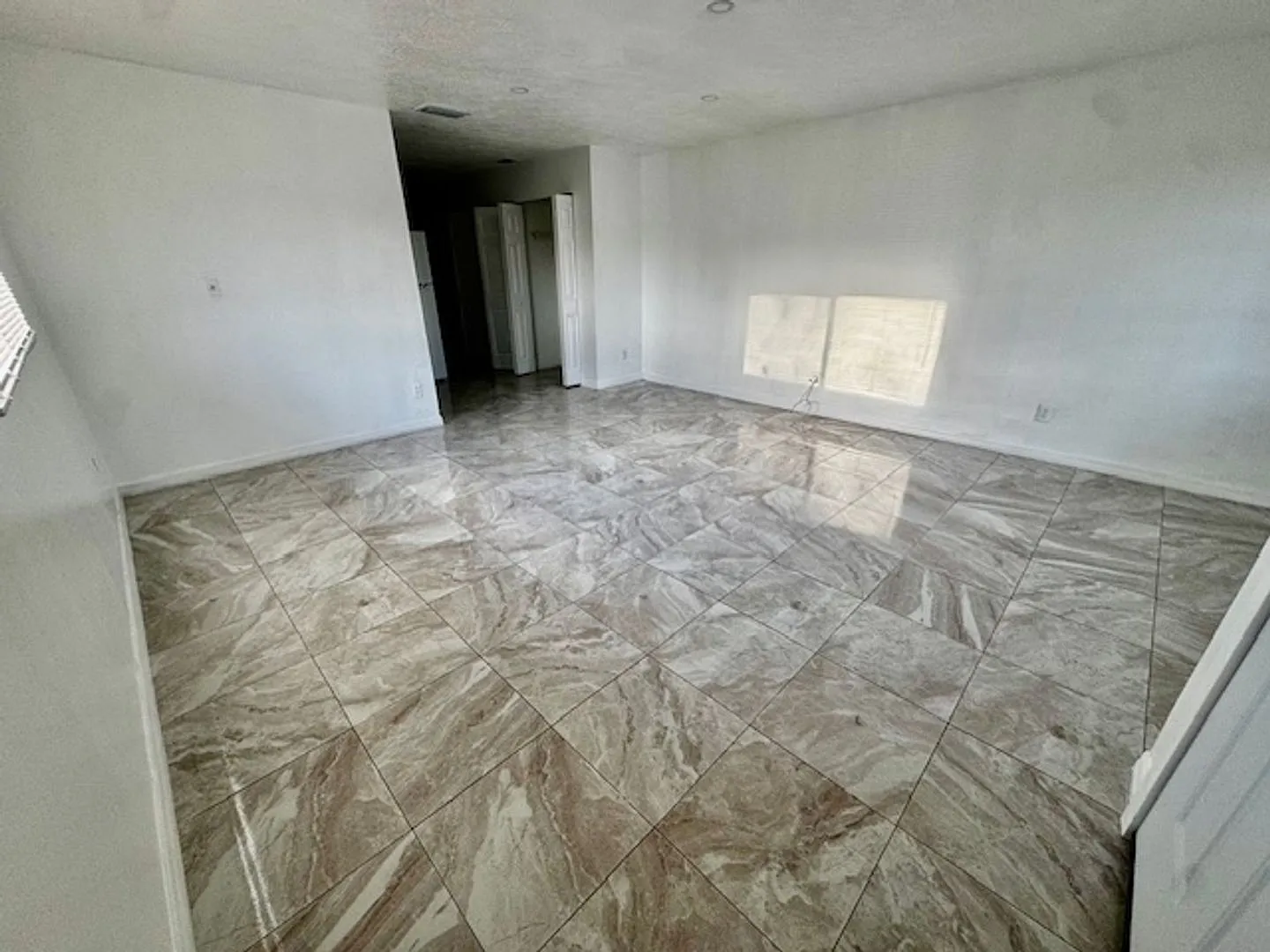 2 bedroom 1.5 bathroom First Floor Condo in Cape Coral — Photo 2