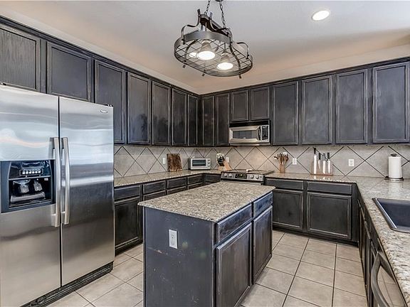 3rd image of 18616 Royal Pointe Dr