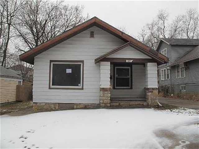 1st image of 2605 Everett Ave