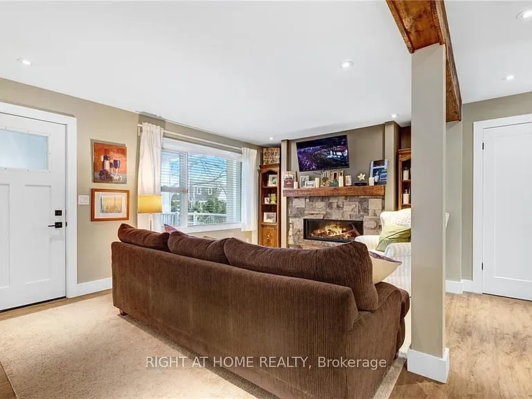 529 Simcoe St — Photo 12