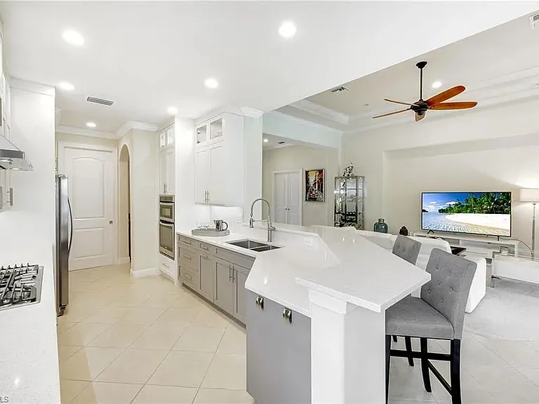 9909 Casabella Way — Photo 12