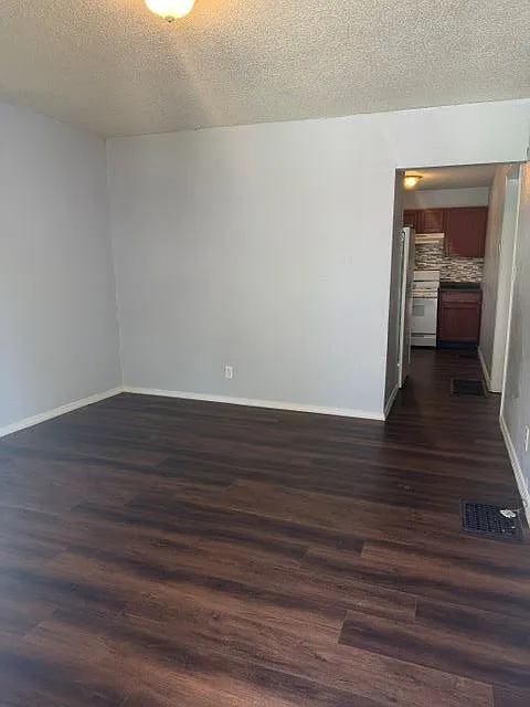 2 bed, 672 sqft, $850 — Photo 2