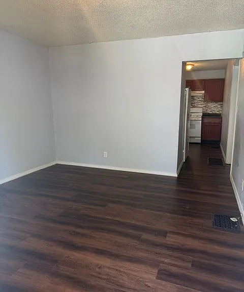 1122 Putnam St — Photo 2