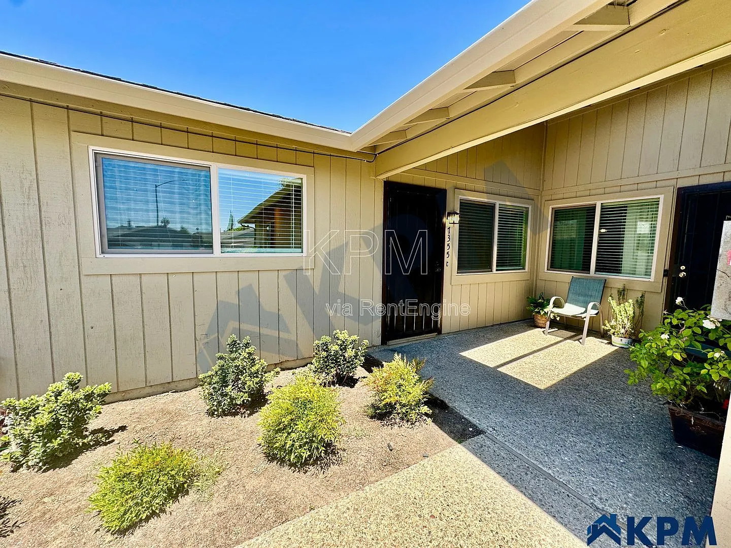 2 bed, 1.0 bath, 890 sqft, $1,600 — Photo 3