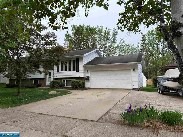 324 Highland Dr, Hibbing, MN 55746