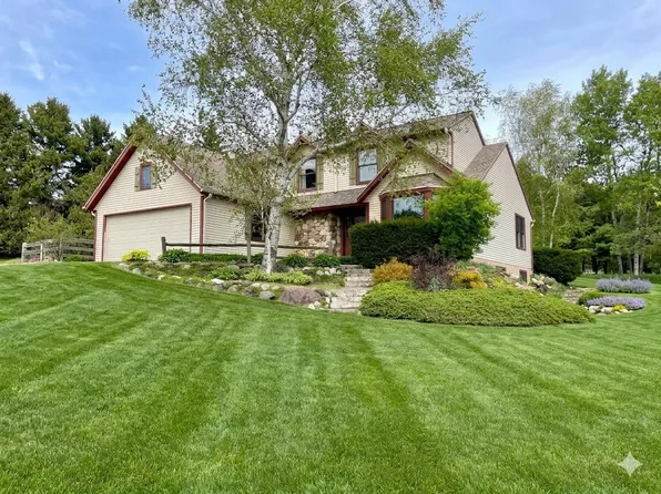 W297S3240 Boettcher ROAD, Waukesha, WI 53189