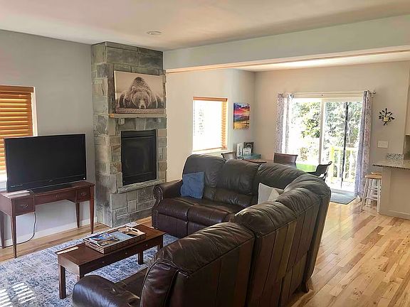 2nd image of 40 Cedar Pointe Loop