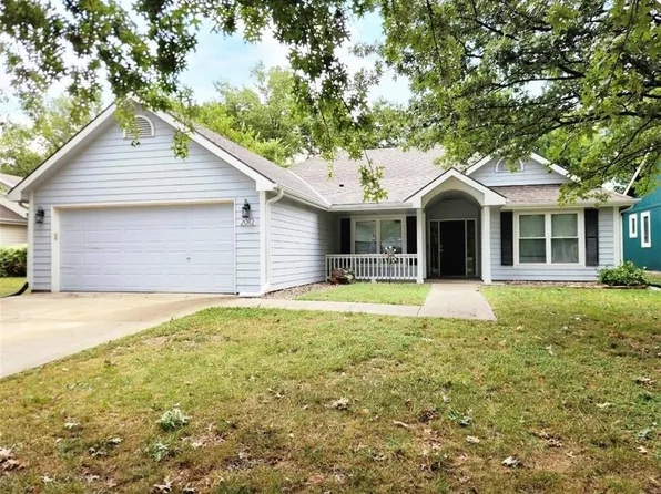 2012 E 26th St, Lawrence, KS 66046