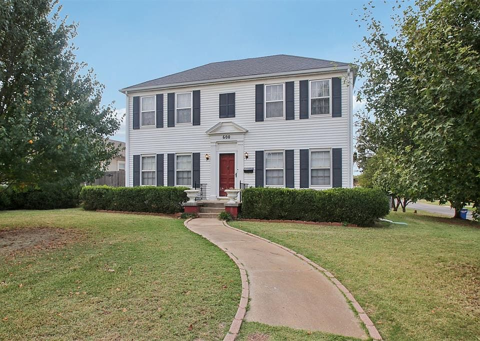 1st image of 600 S Macomb Ave