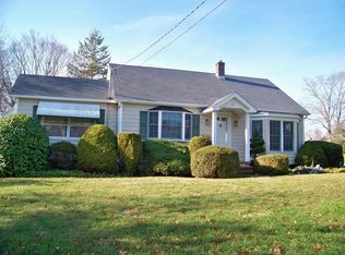 42 Beachfern Rd, Center Moriches, NY 11934